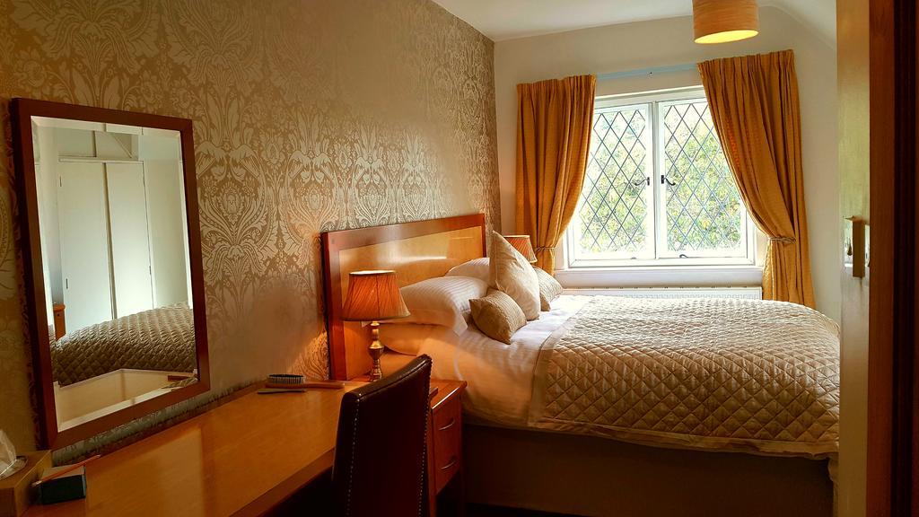 Sadlers Guest House Wokingham Exterior foto